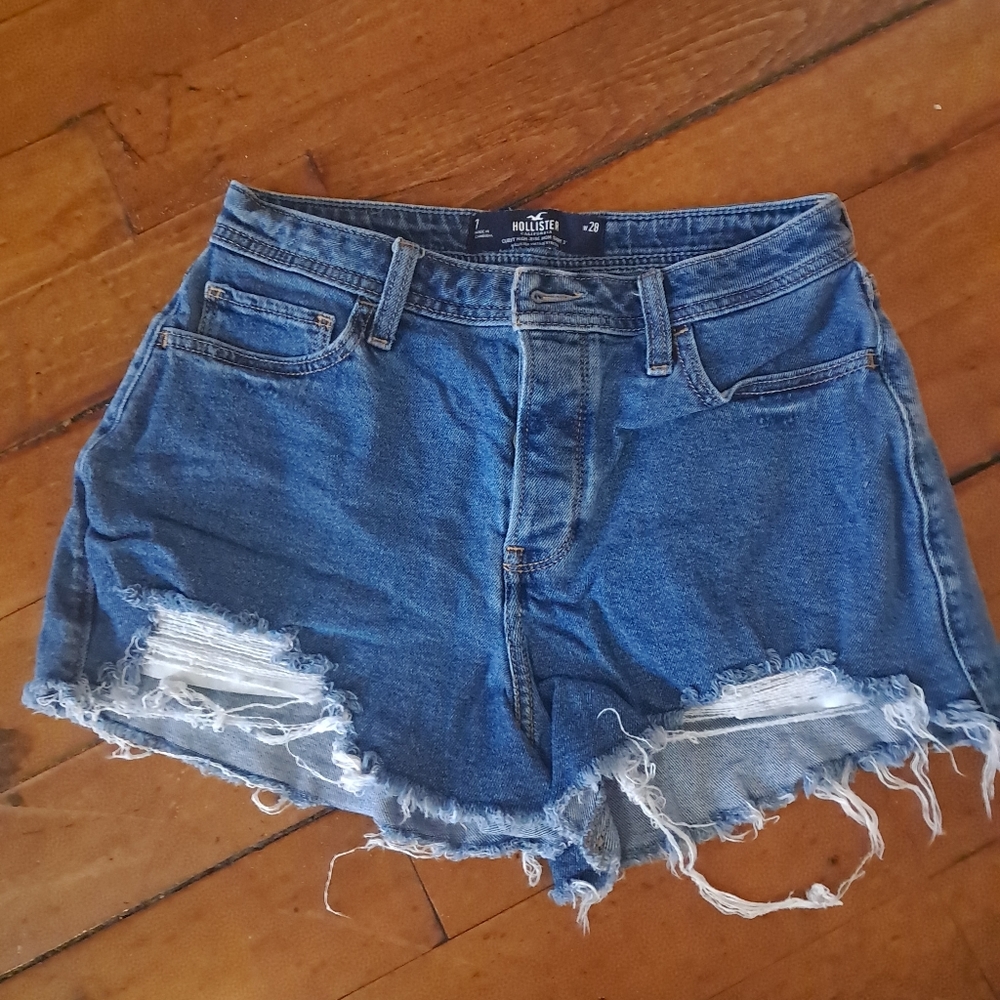 Hollister Curvy Hi-Rise Mom Shorts
